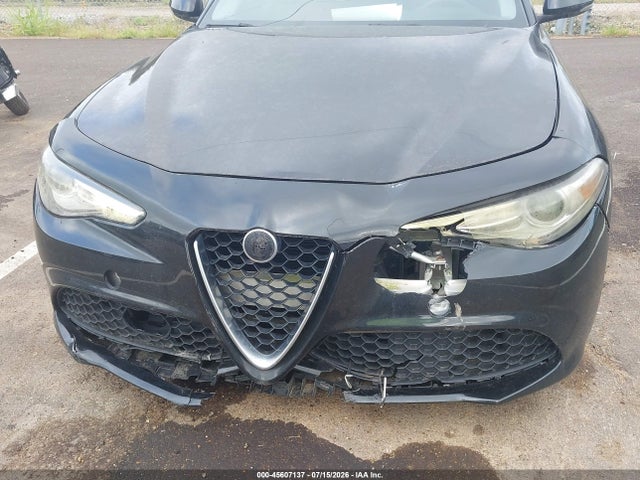 2017 ALFA Romeo GIULIA RWD 照片 6