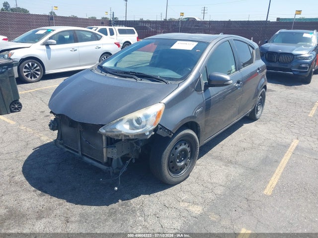 صورة 2 لـ 2015 Toyota PRIUS C TWO