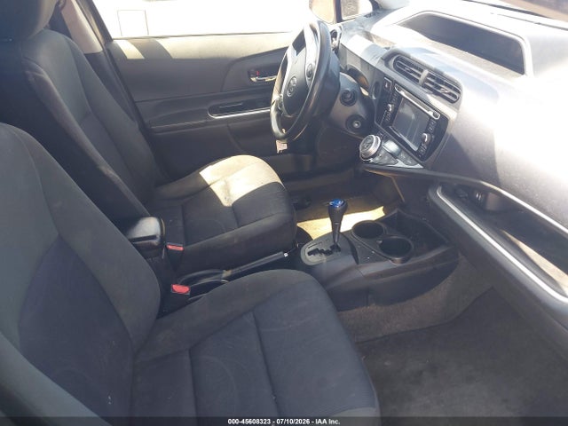 صورة 5 لـ 2015 Toyota PRIUS C TWO