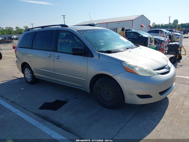 2009 TOYOTA SIENNA LE