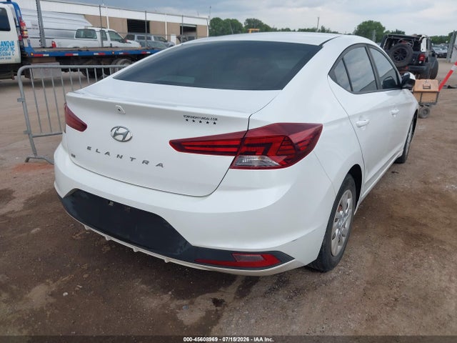 2019 HYUNDAI ELANTRA SE 4