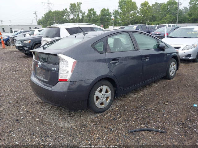 صورة 4 لـ 2011 Toyota PRIUS FOUR
