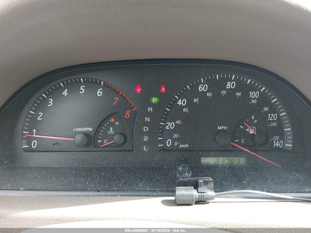 2002 Toyota CAMRY XLE photo 7