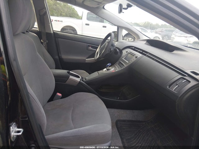2015 Toyota PRIUS TWO photo 5