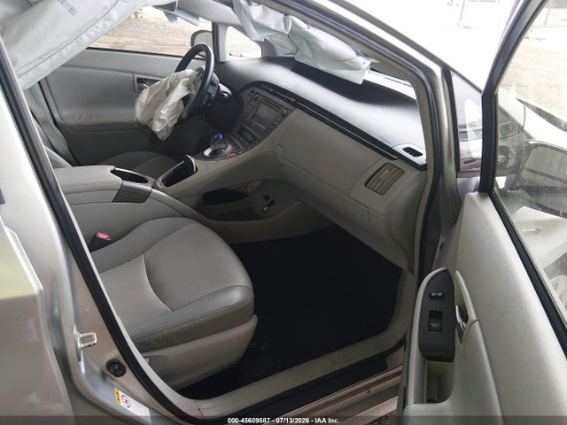 2014 Toyota PRIUS FOUR photo 5