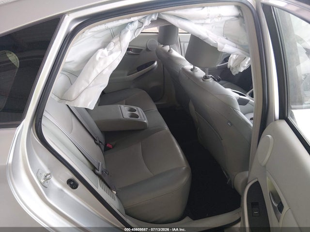 2014 Toyota PRIUS FOUR photo 8