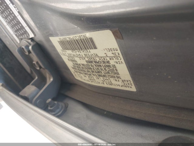 2011 Nissan VERSA 1.8S — фото 9