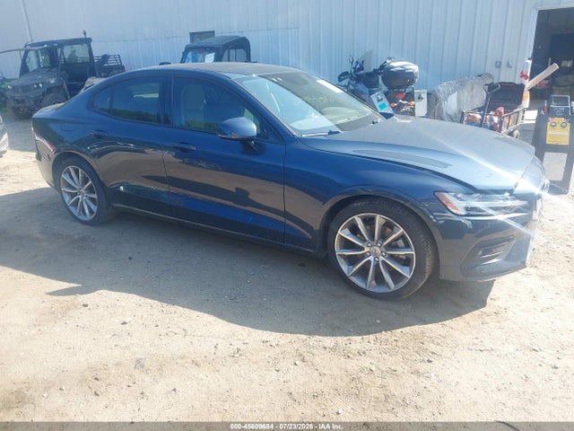 2021 VOLVO S60 T5 MOMENTUM