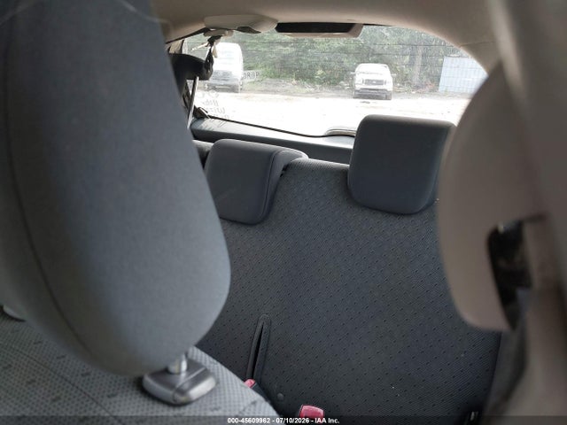 2010 Toyota YARIS — фото 8
