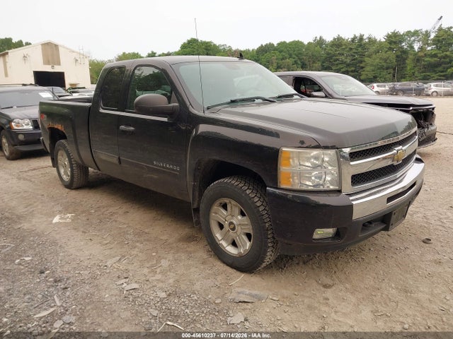 2011 Chevrolet SILVERADO K1500 LT — фото 1