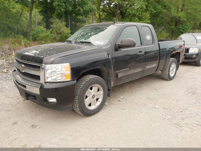 2011 Chevrolet SILVERADO K1500 LT — фото 2