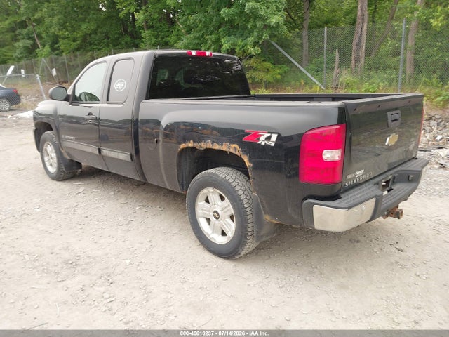 2011 Chevrolet SILVERADO K1500 LT — фото 3