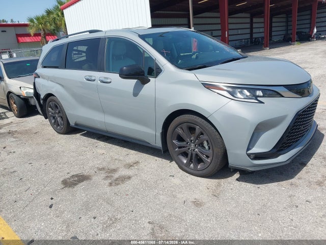 2024 TOYOTA SIENNA XSE