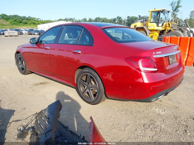 2018 Mercedes-BENZ E 300 4MATIC 照片 3
