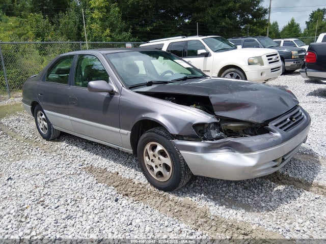 1999 Toyota CAMRY LE photo 1