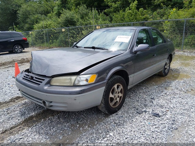1999 Toyota CAMRY LE photo 2