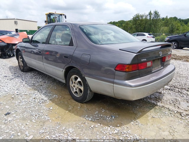 1999 Toyota CAMRY LE photo 3