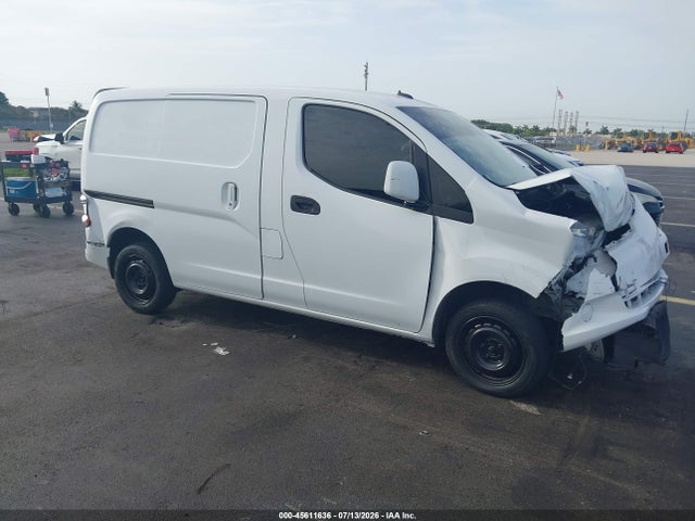 2015 NISSAN NV SV