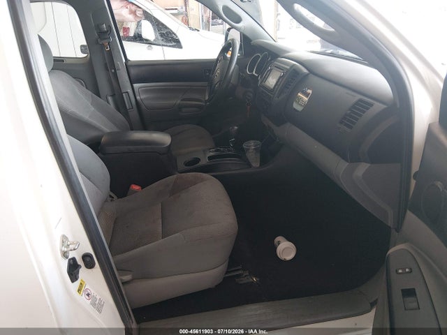 2015 Toyota TACOMA photo 5