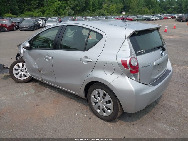 صورة 3 لـ 2014 Toyota PRIUS C TWO