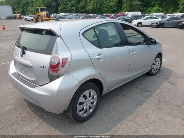 صورة 4 لـ 2014 Toyota PRIUS C TWO