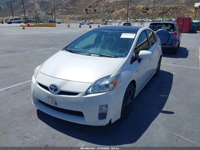 2011 Toyota PRIUS THREE photo 2