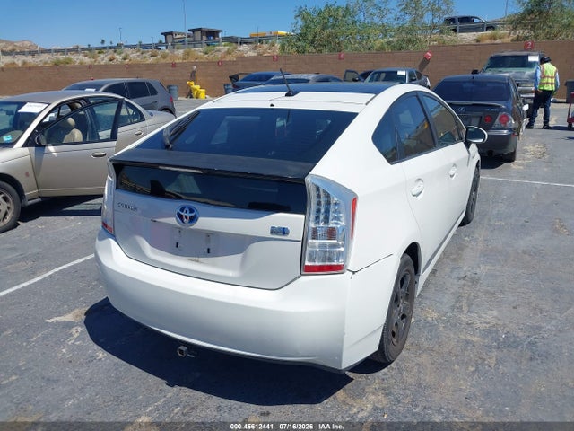 2011 Toyota PRIUS THREE photo 4