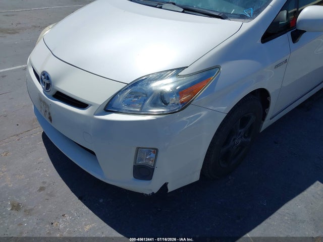 2011 Toyota PRIUS THREE photo 6