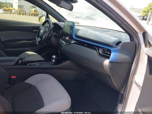 2019 TOYOTA C-HR XLE 5