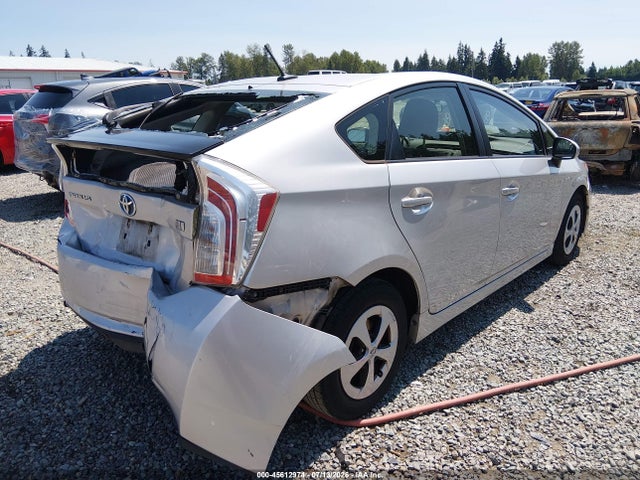 صورة 4 لـ 2013 Toyota PRIUS THREE