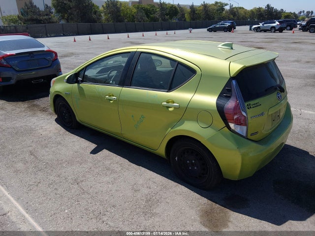 2015 Toyota PRIUS C TWO 照片 3