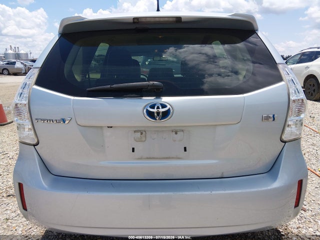 صورة 6 لـ 2013 Toyota PRIUS V THREE