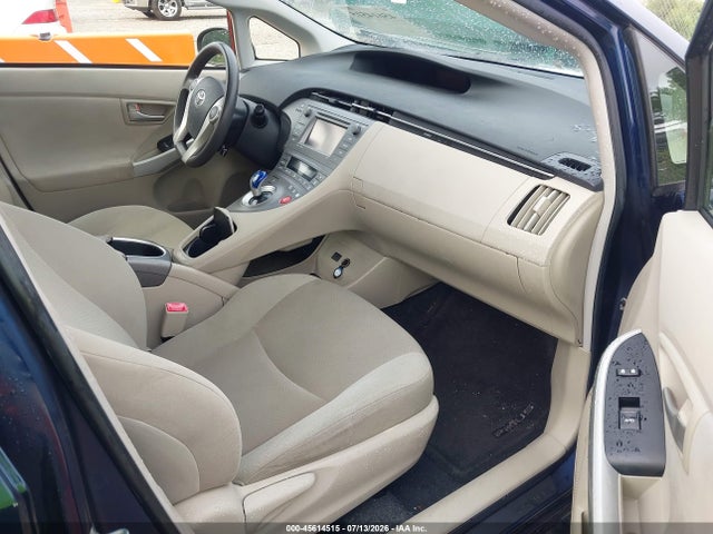 صورة 5 لـ 2013 Toyota PRIUS THREE