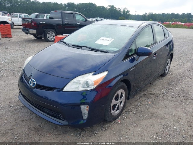 صورة 6 لـ 2013 Toyota PRIUS THREE