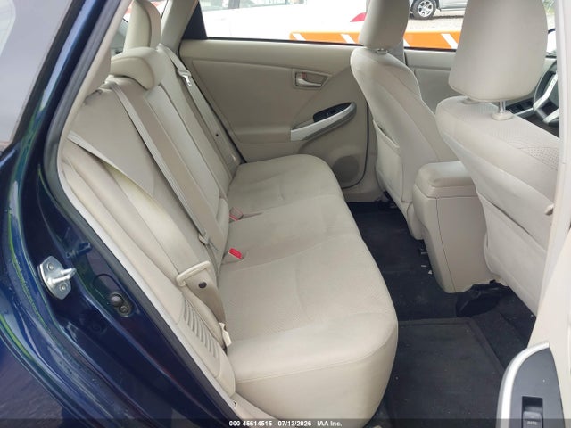 صورة 8 لـ 2013 Toyota PRIUS THREE