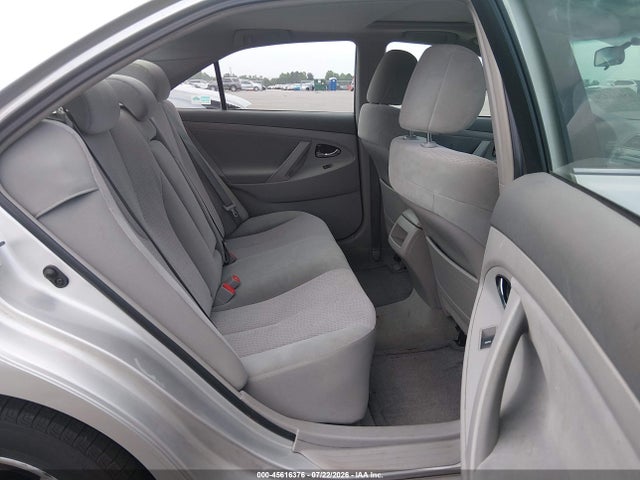 صورة 8 لـ 2011 Toyota CAMRY LE