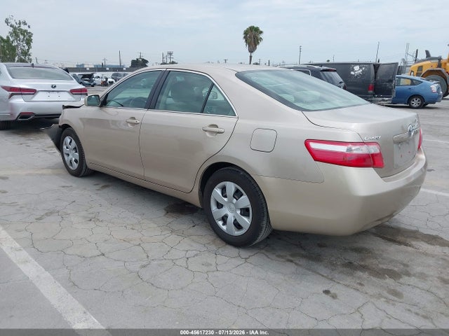 2009 Toyota CAMRY LE photo 3