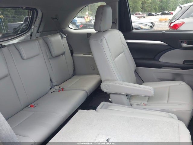 2019 TOYOTA HIGHLANDER XLE 8