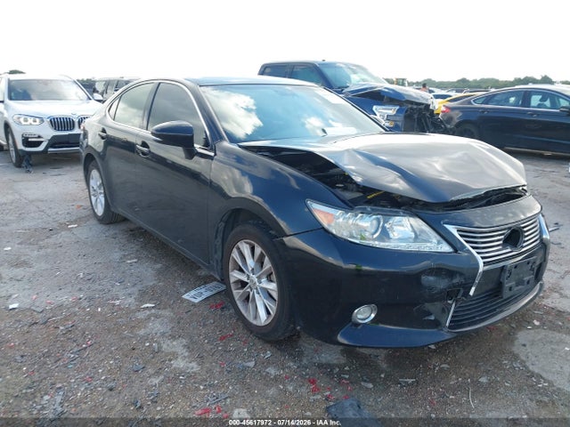 2014 Lexus ES 300H photo 1