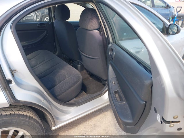 2004 Chrysler SEBRING LX 照片 8