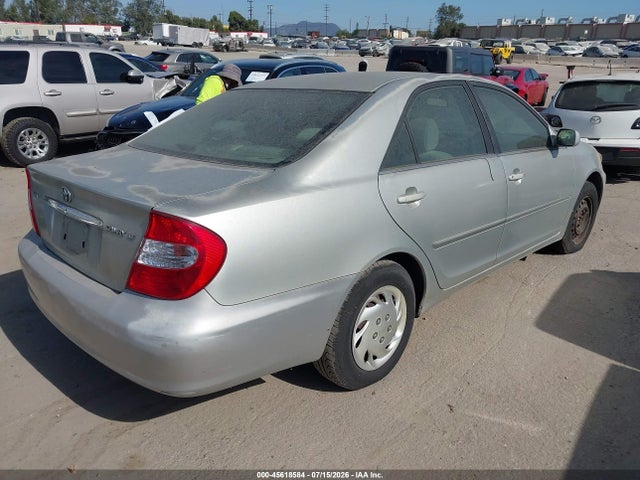 2002 Toyota CAMRY LE photo 4