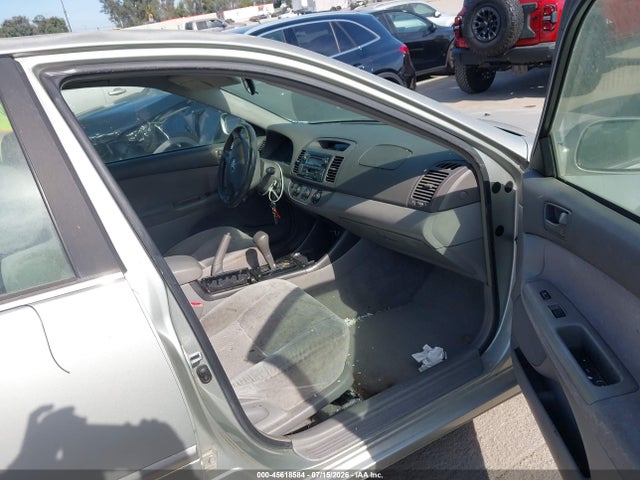 2002 Toyota CAMRY LE photo 5