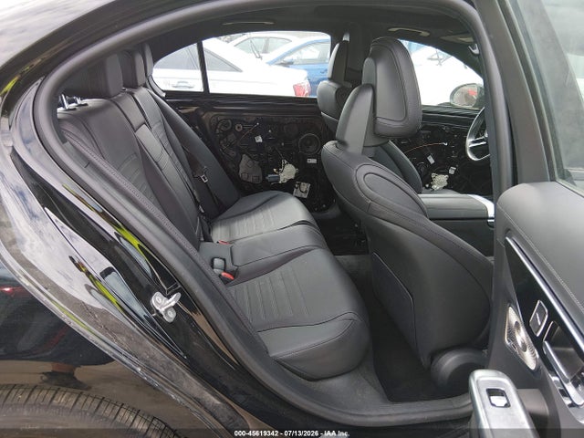 صورة 8 لـ 2025 Mercedes-BENZ C 300