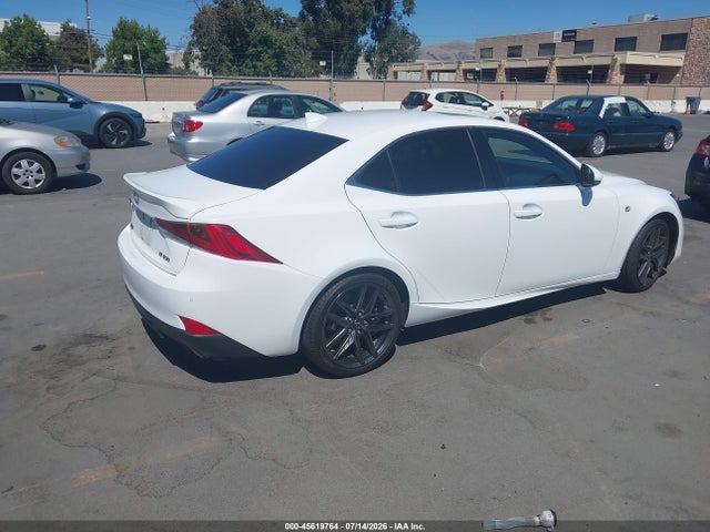 2018 Lexus IS 300 — фото 4