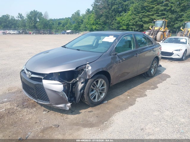 2017 Toyota CAMRY SE photo 2