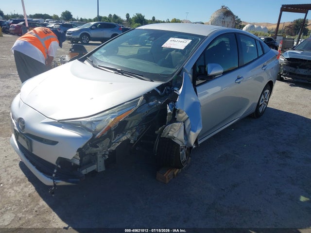 2018 TOYOTA PRIUS THREE 2