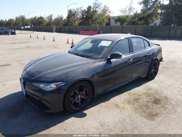 2019 ALFA Romeo GIULIA TI SPORT RWD 照片 2