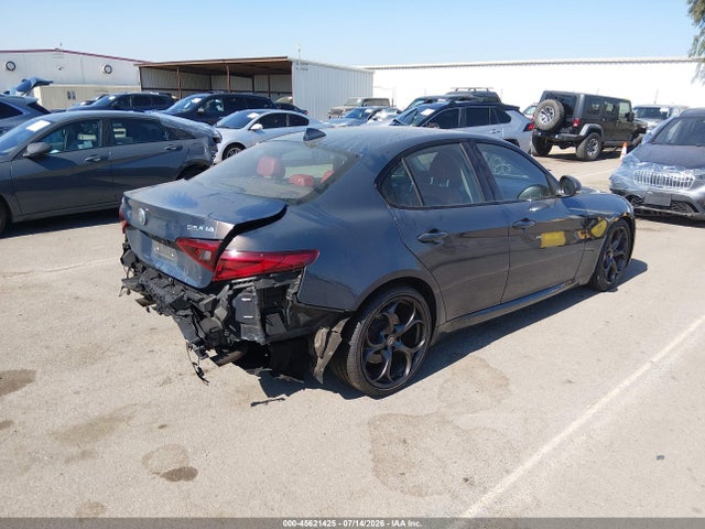 2019 ALFA Romeo GIULIA TI SPORT RWD 照片 4
