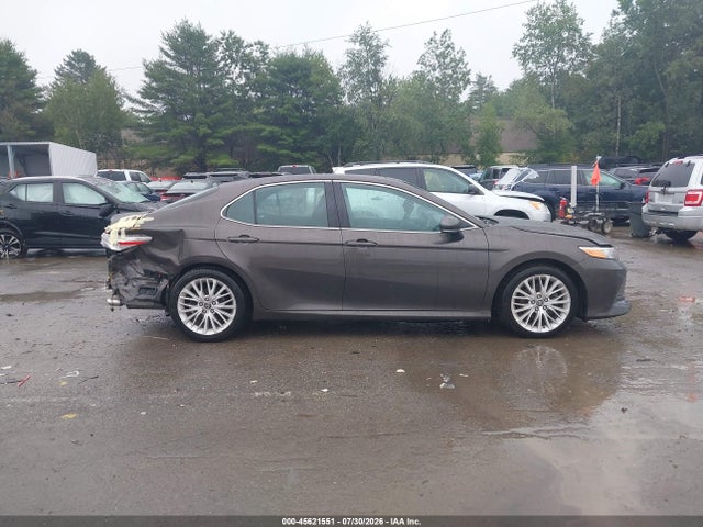 2018 TOYOTA CAMRY XLE 14