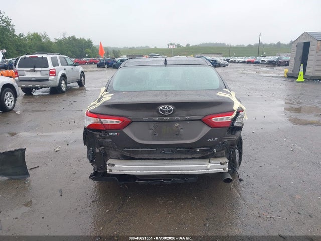 2018 TOYOTA CAMRY XLE 17